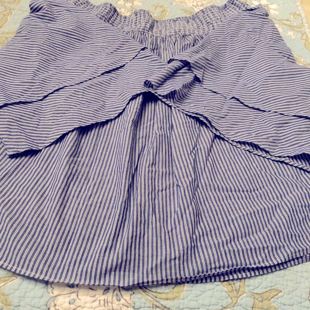 Off shoulder on shoulder women’s top sz M blu/whte